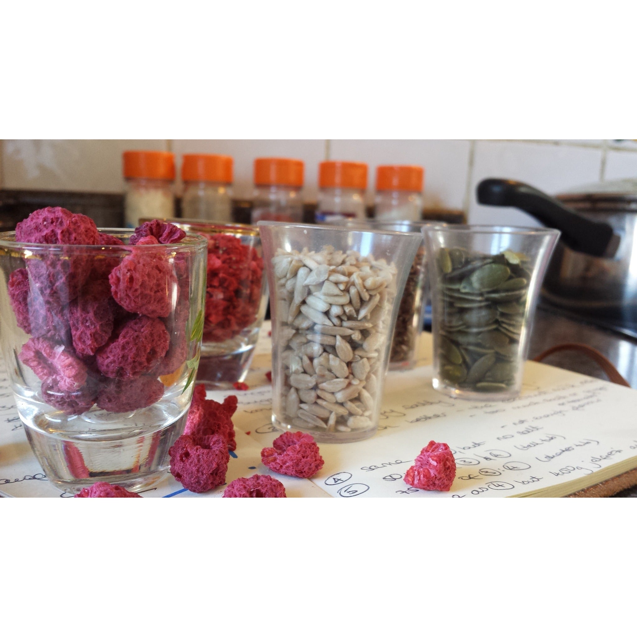 *** SALE *** TentMeals Super seed & red berry breakfast - 500 kcal - BBD 01/08/26